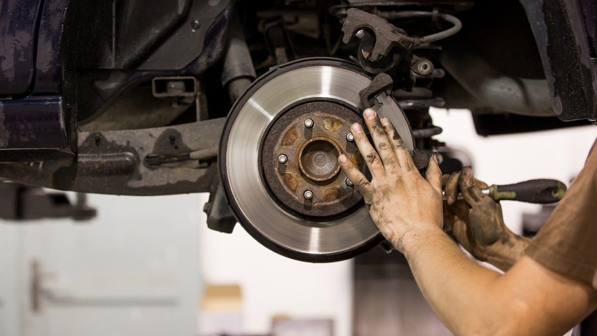 Land Rover brake line repair and maintenance checklist and service tips for safer driving and brake system reliability