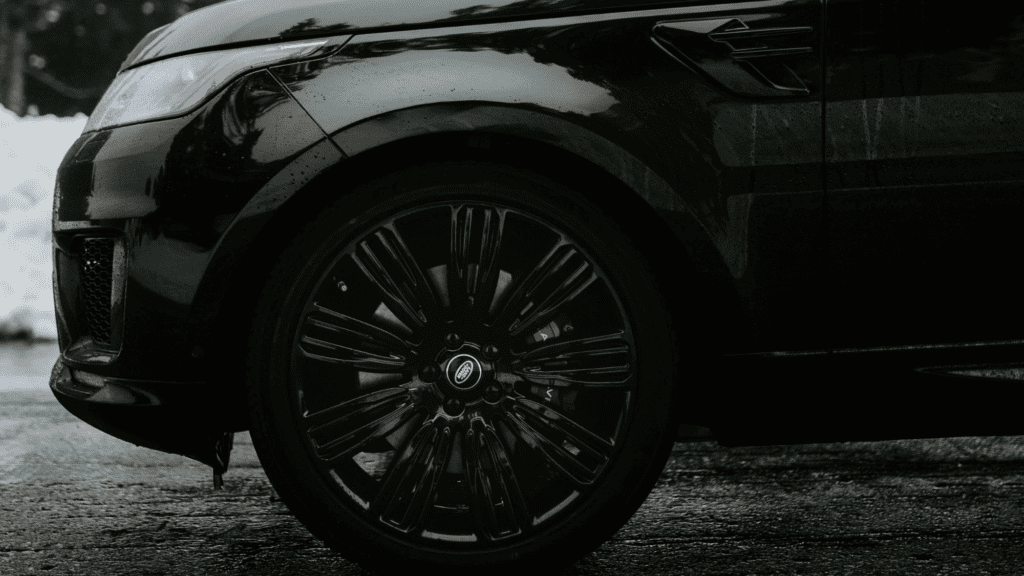 Land Rover Winter Engine Warm-Up Guide with essential tips for reliable cold starts and safe driving in winter conditions